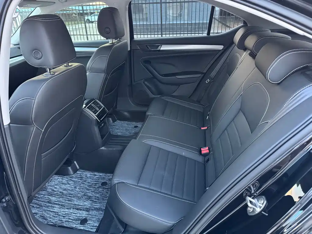 Skoda Superb — фото 14