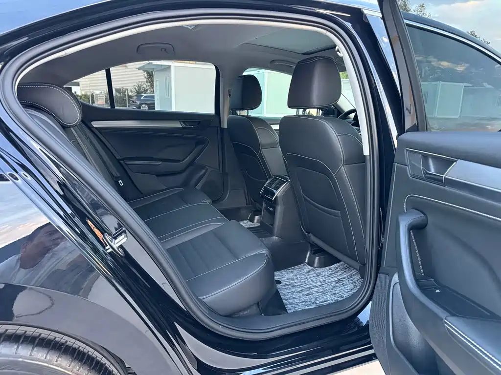 Skoda Superb — фото 17