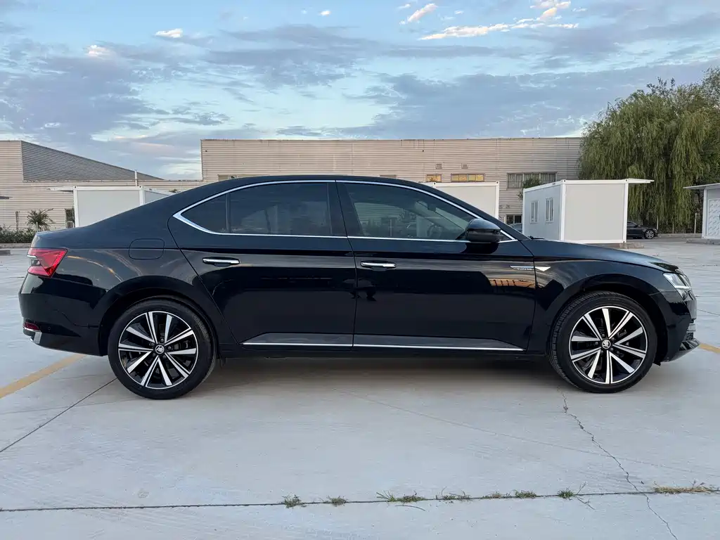 Skoda Superb — фото 4