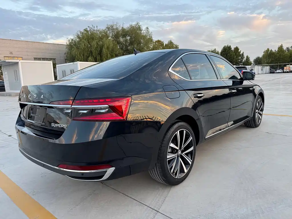 Skoda Superb — фото 5
