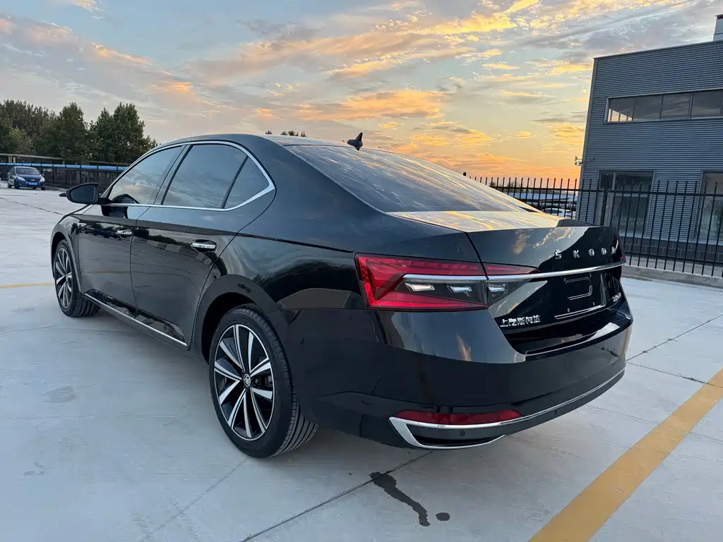 Skoda Superb — фото 7