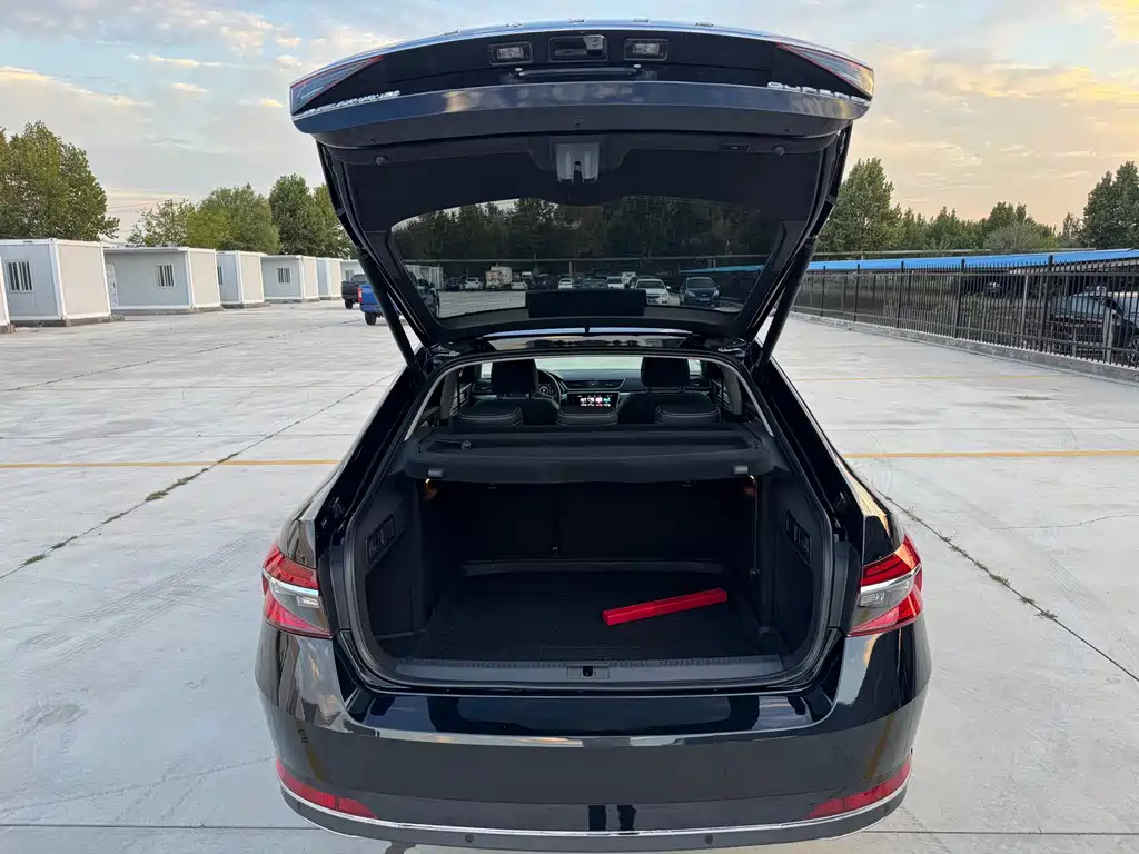 Skoda Superb — фото 9