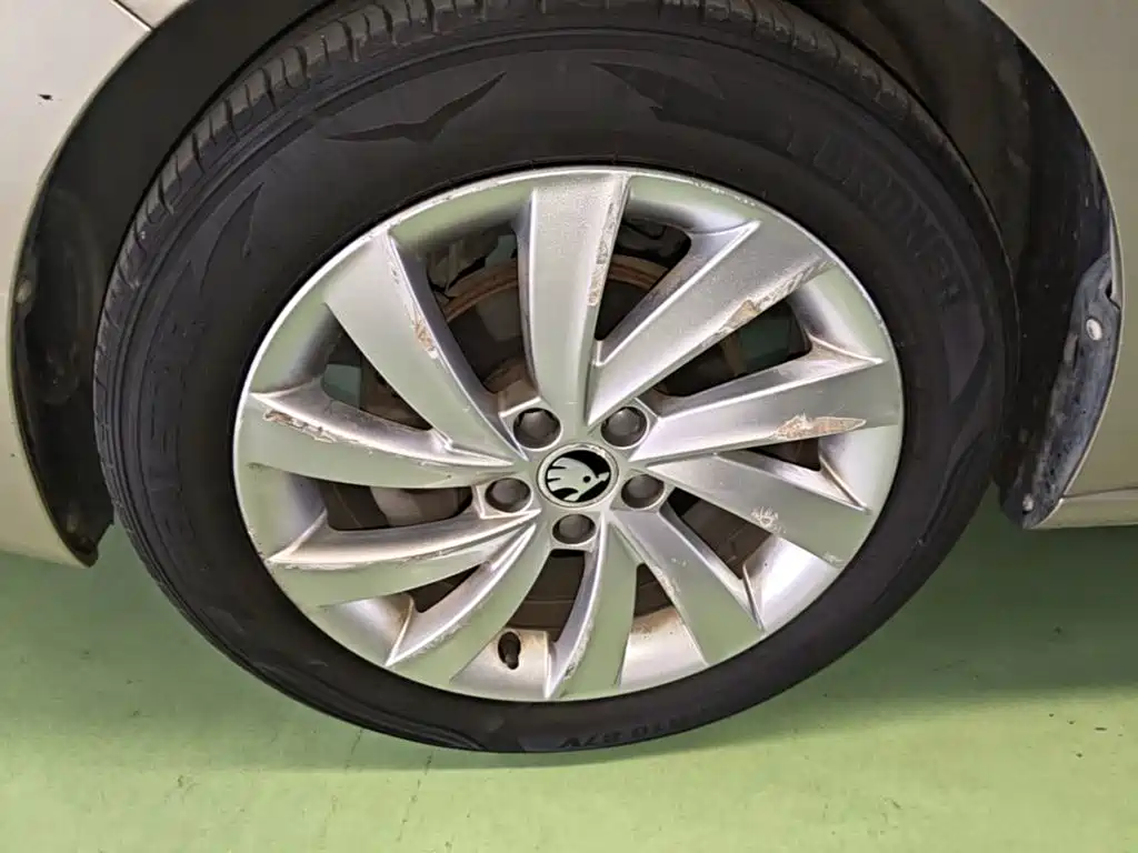 Skoda Rapid — фото 23