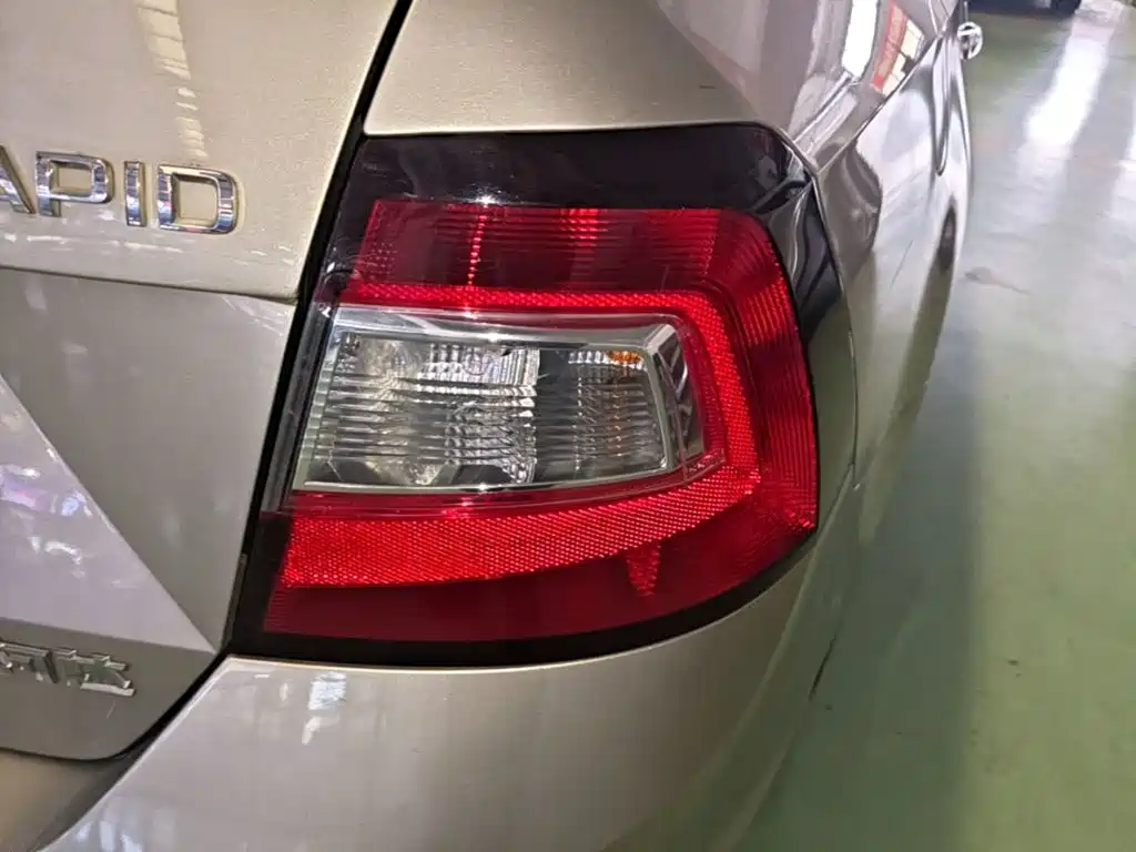 Skoda Rapid — фото 8