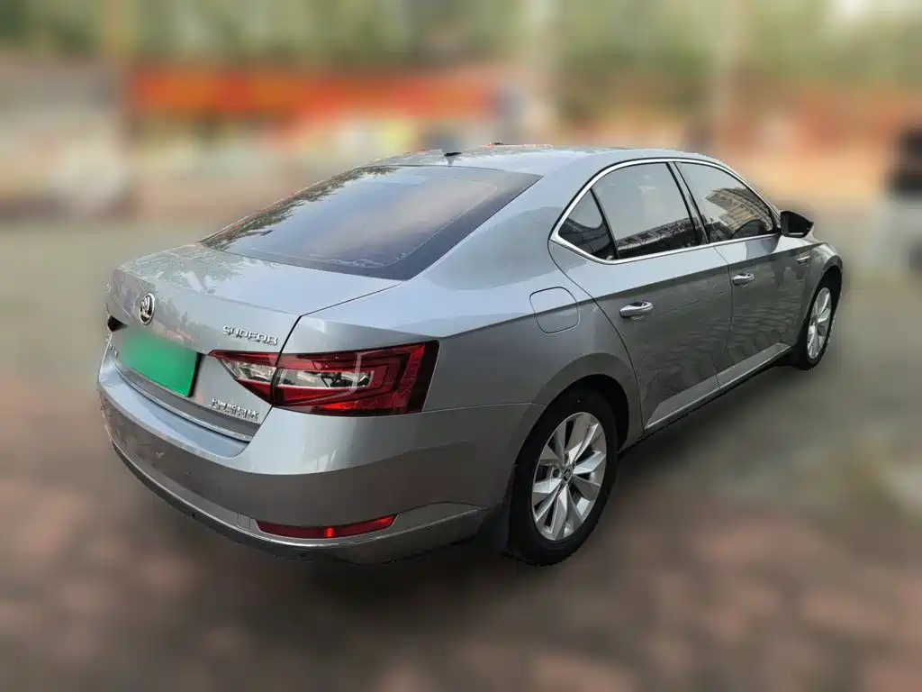Skoda Superb — фото 4