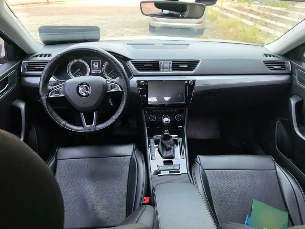 Skoda Superb — фото 5