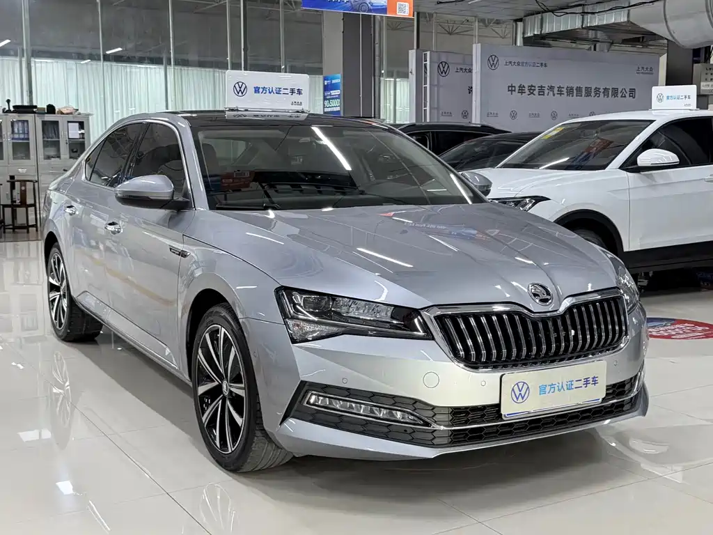 Skoda Superb — фото 2