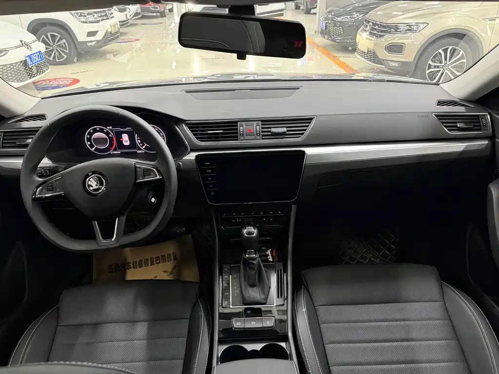 Skoda Superb — фото 6