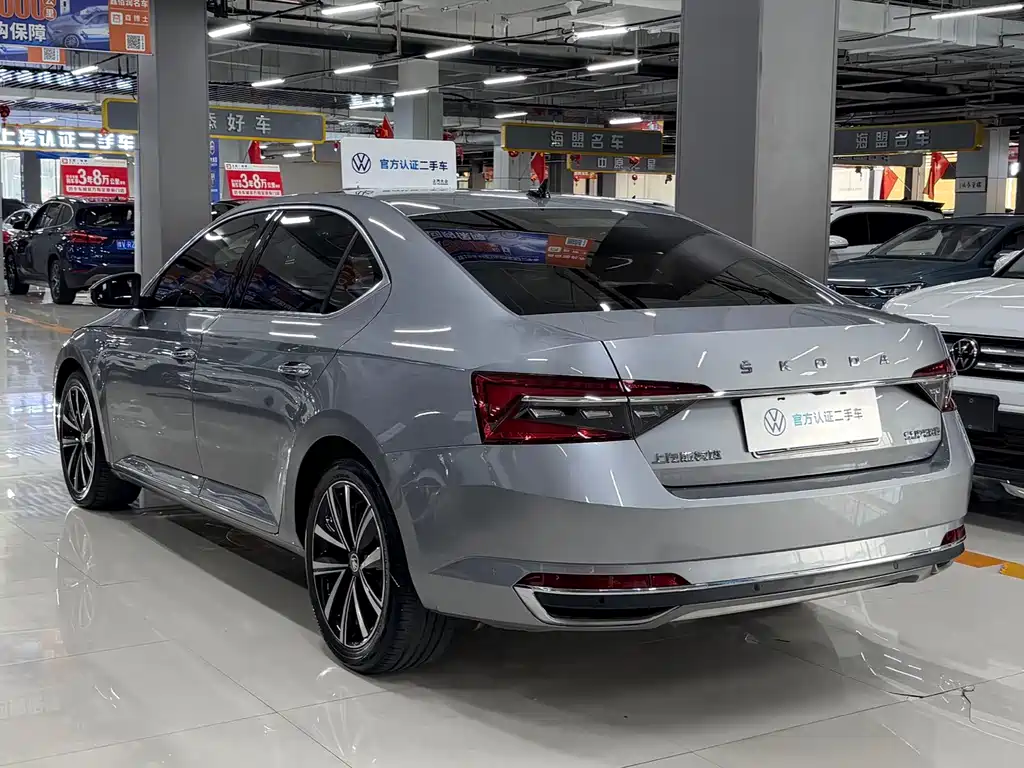 Skoda Superb — фото 7