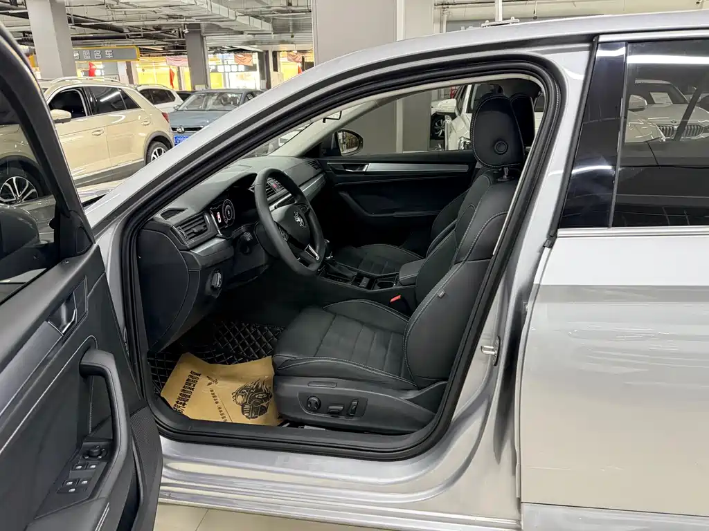 Skoda Superb — фото 10