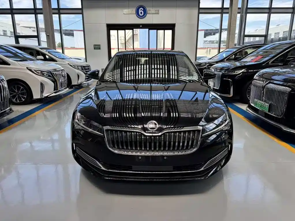 Skoda Superb — фото 2