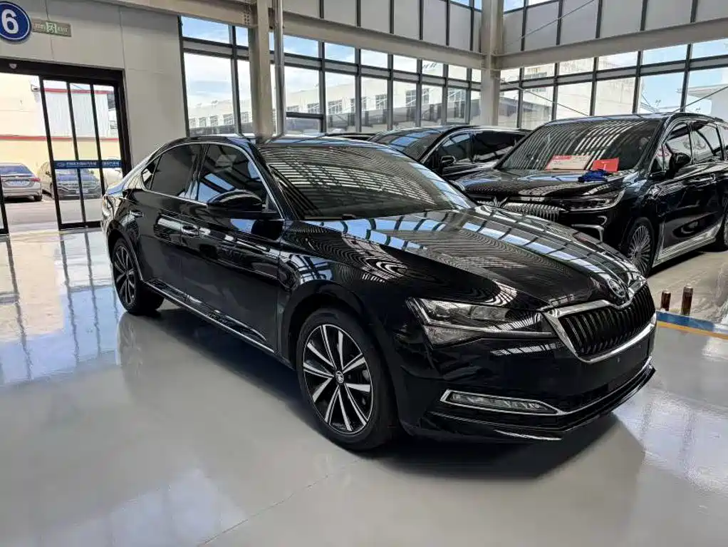 Skoda Superb — фото 3