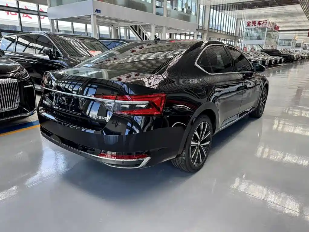 Skoda Superb — фото 4