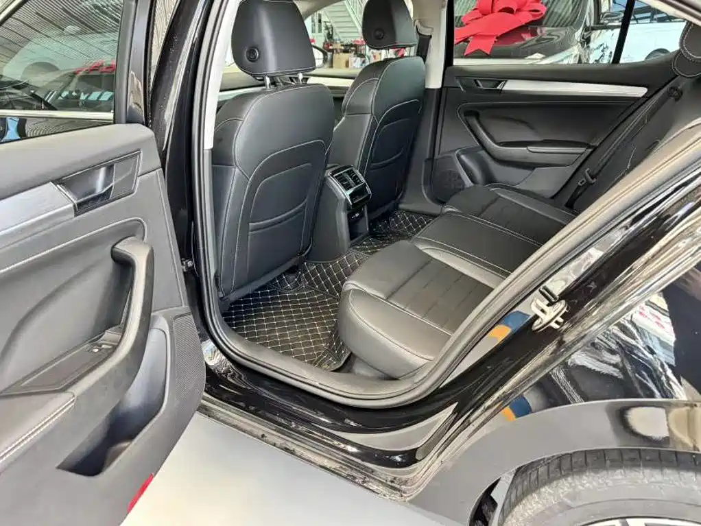 Skoda Superb — фото 7