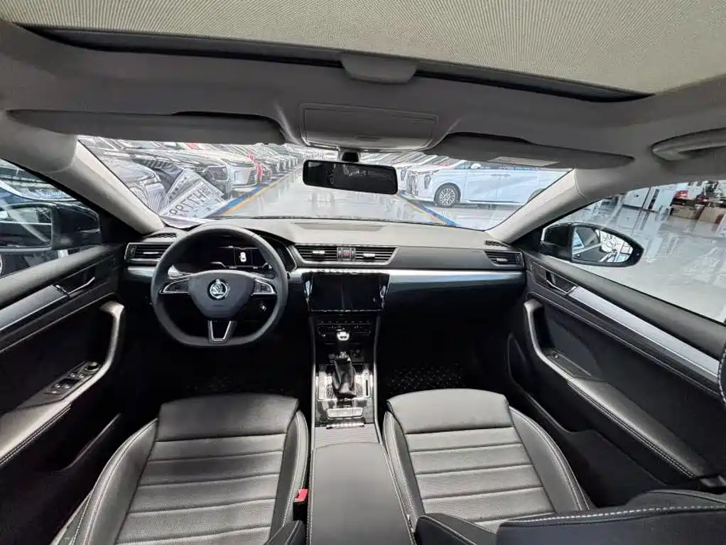 Skoda Superb — фото 8