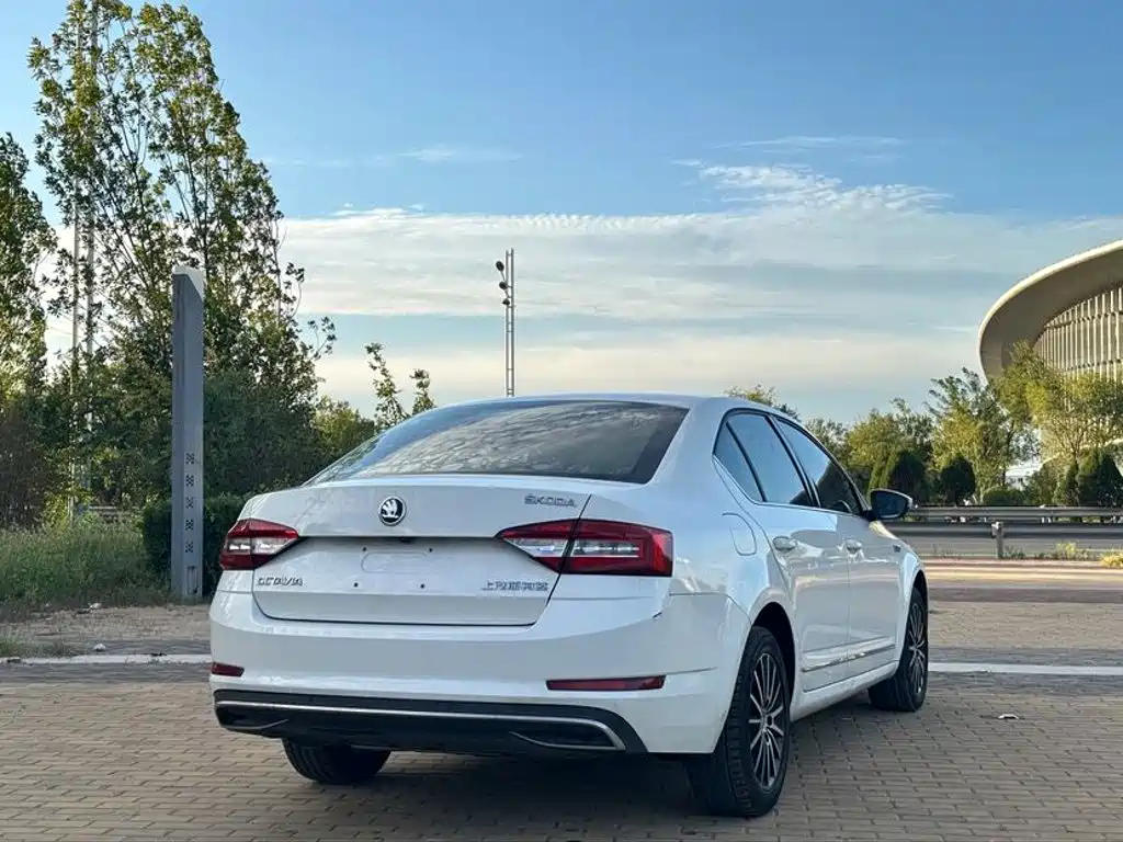 Skoda Octavia — фото 4