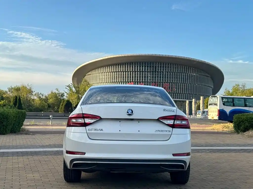 Skoda Octavia — фото 5
