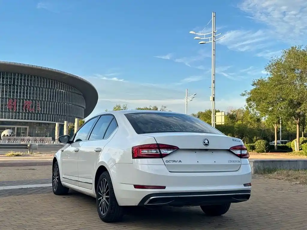 Skoda Octavia — фото 6