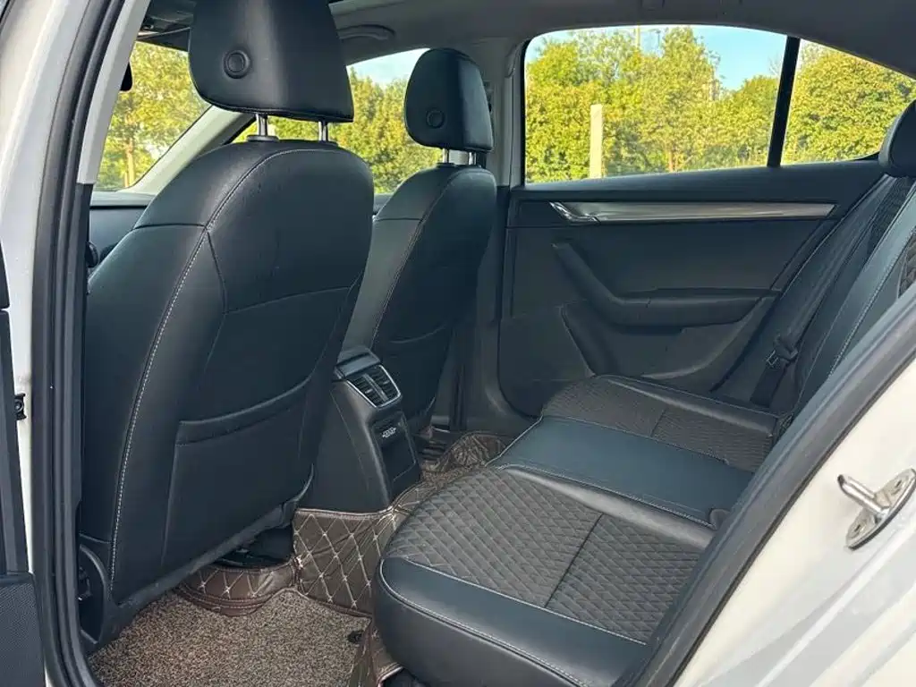 Skoda Octavia — фото 7