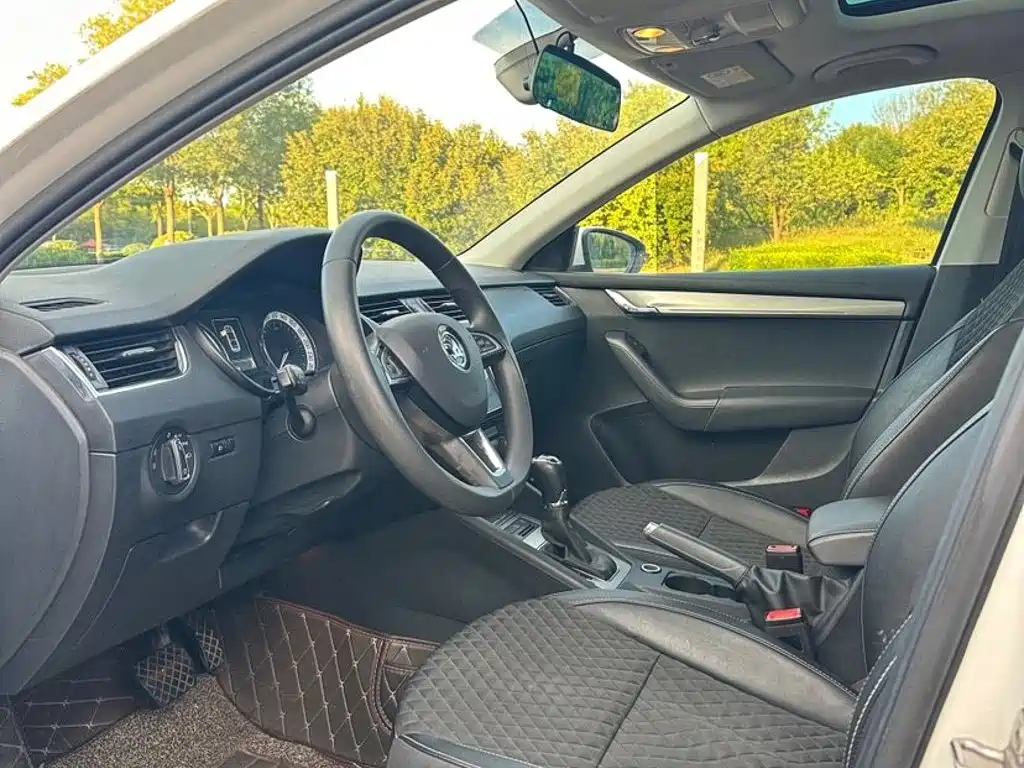 Skoda Octavia — фото 8
