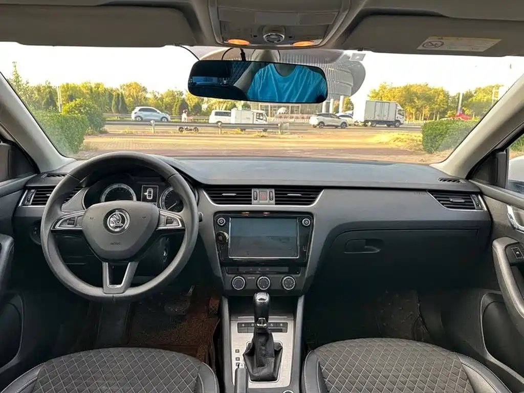 Skoda Octavia — фото 9