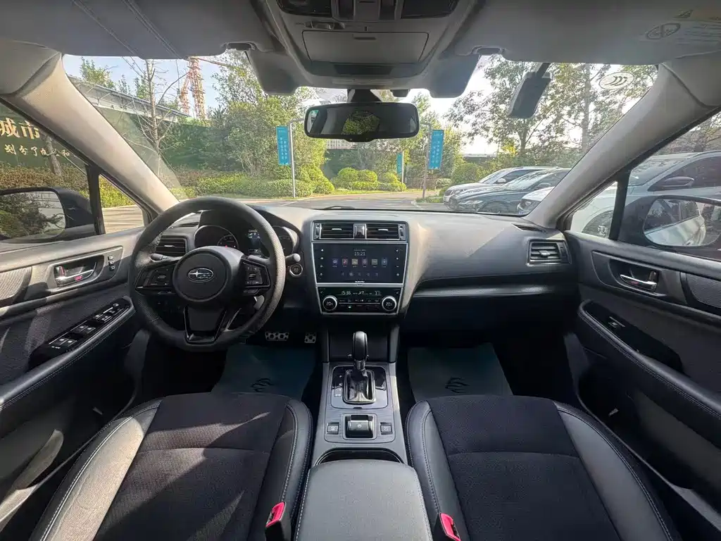 Subaru Legacy — фото 11
