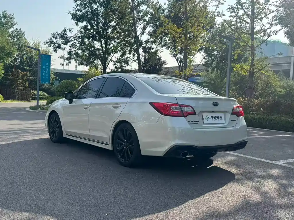 Subaru Legacy — фото 15