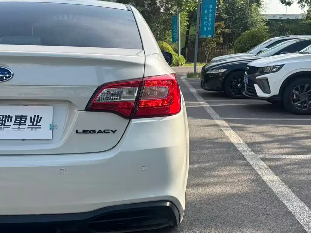 Subaru Legacy — фото 18