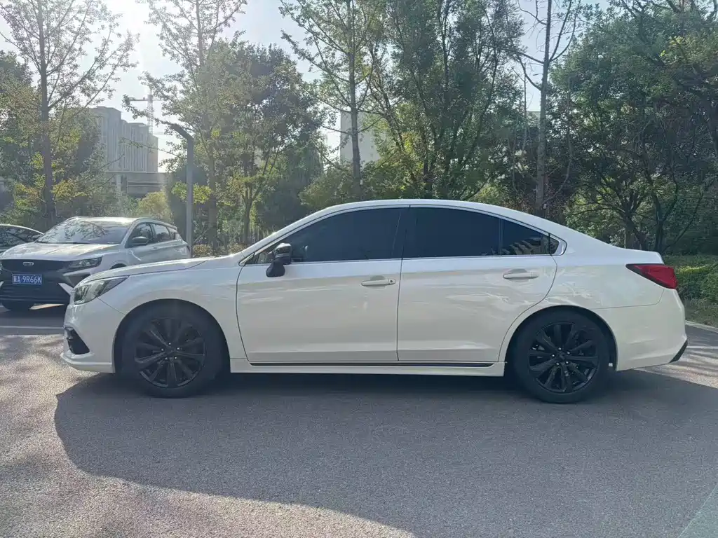 Subaru Legacy — фото 19