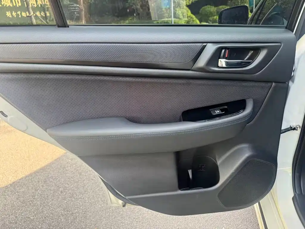 Subaru Legacy — фото 6