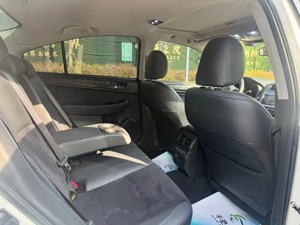 Subaru Legacy — фото 9