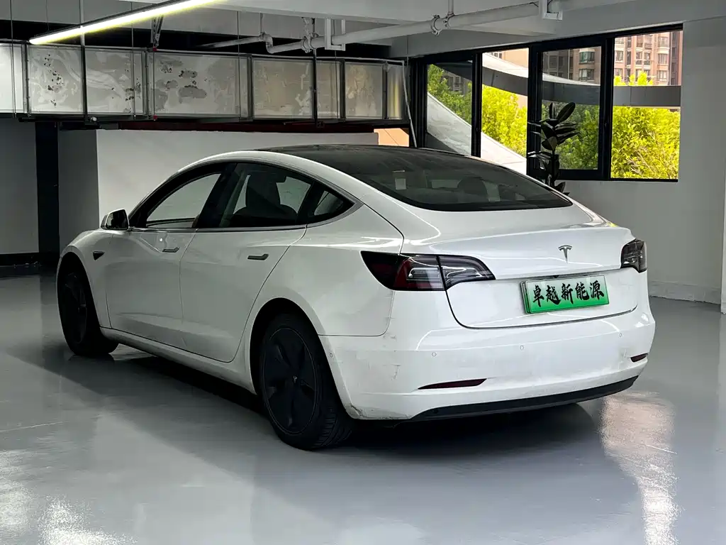 Tesla Model 3 — фото 11