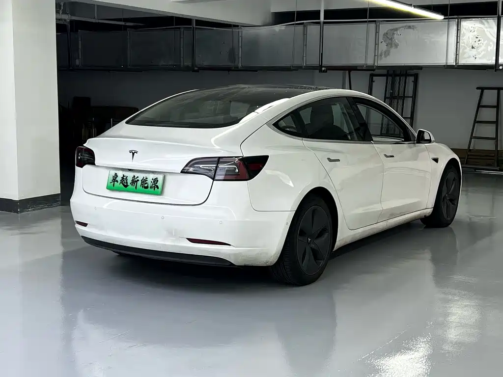 Tesla Model 3 — фото 13