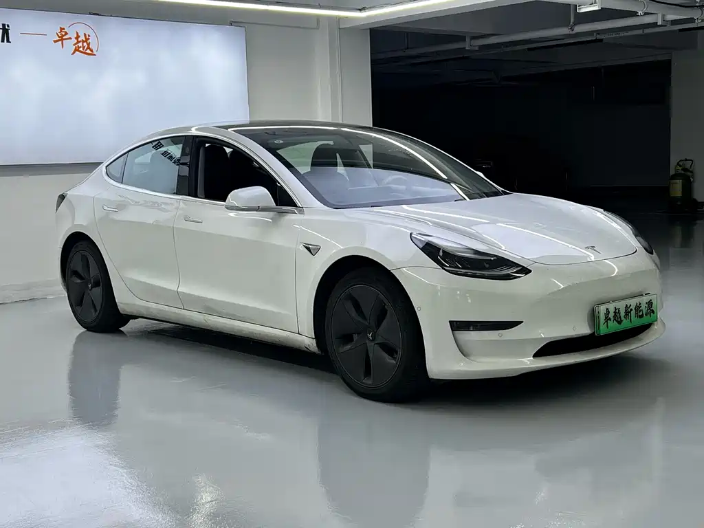 Tesla Model 3 — фото 3