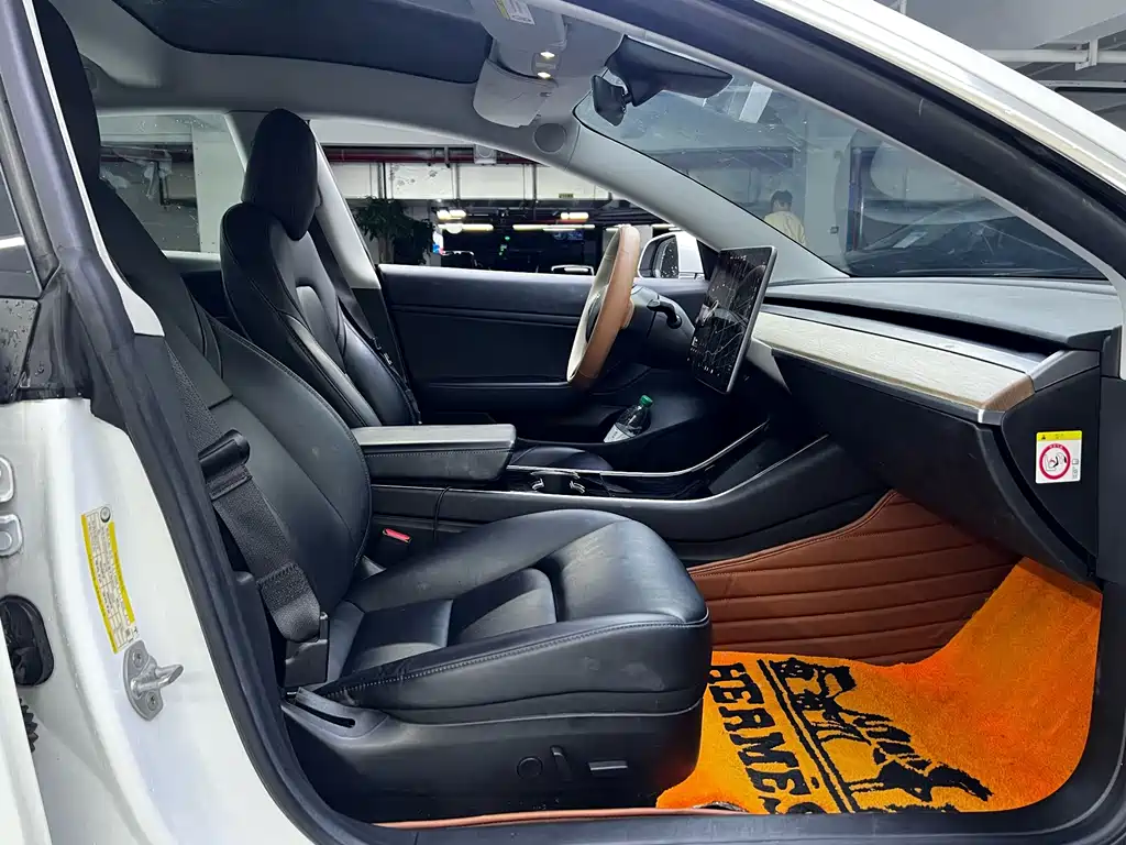 Tesla Model 3 — фото 4