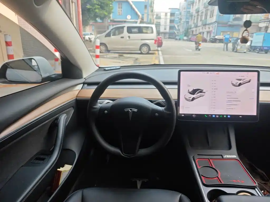 Tesla Model 3 — фото 6