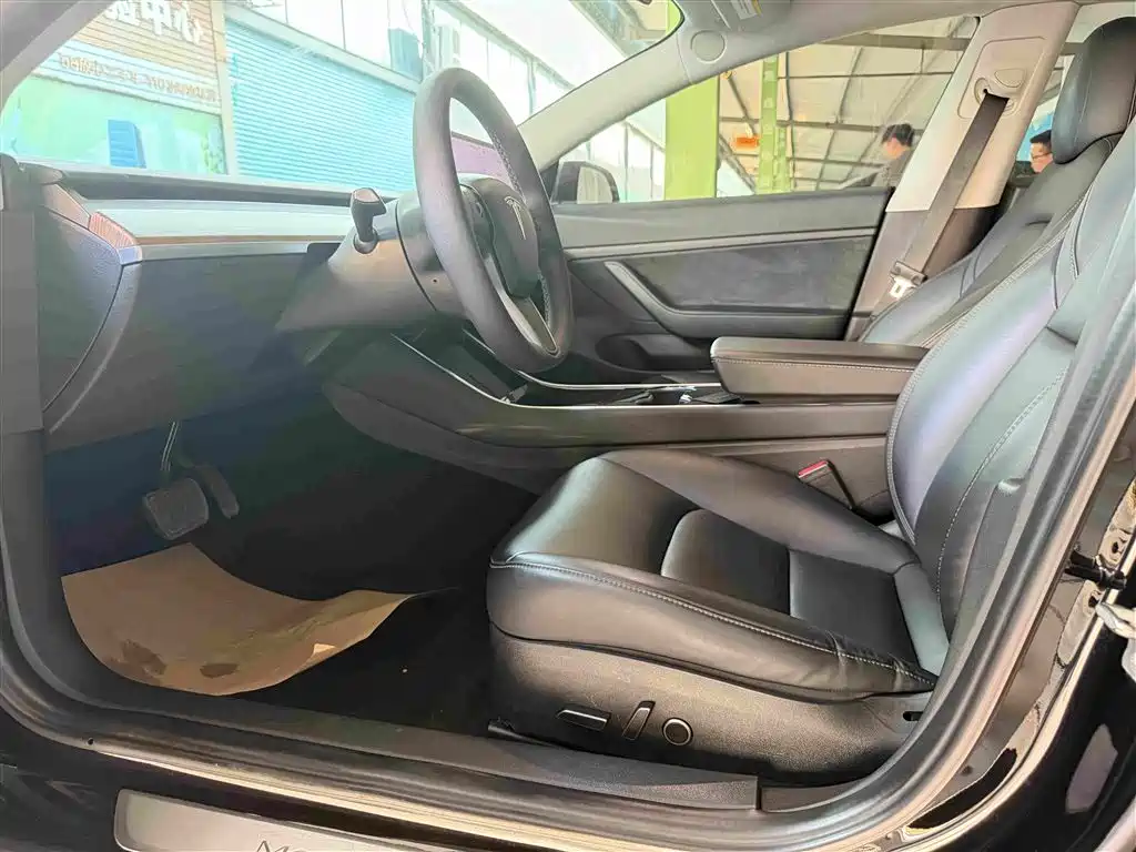 Tesla Model 3 — фото 4