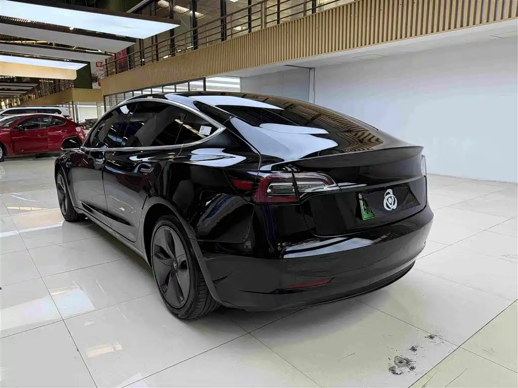 Tesla Model 3 — фото 7