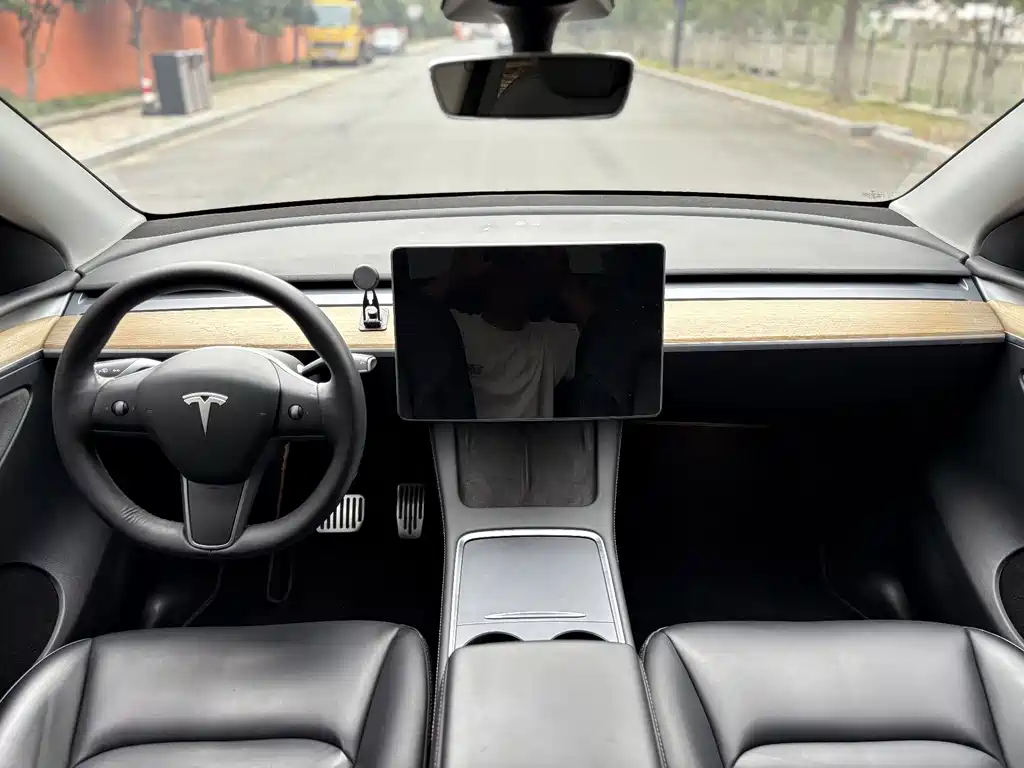 Tesla Model Y — фото 5
