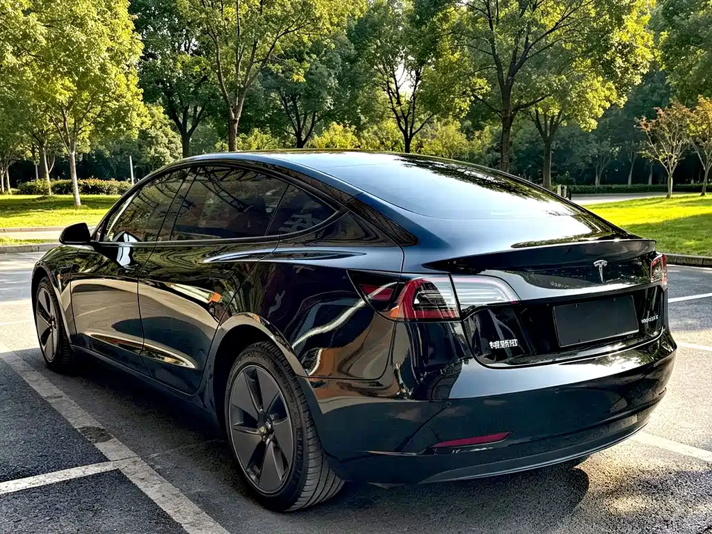 Tesla Model 3 — фото 4
