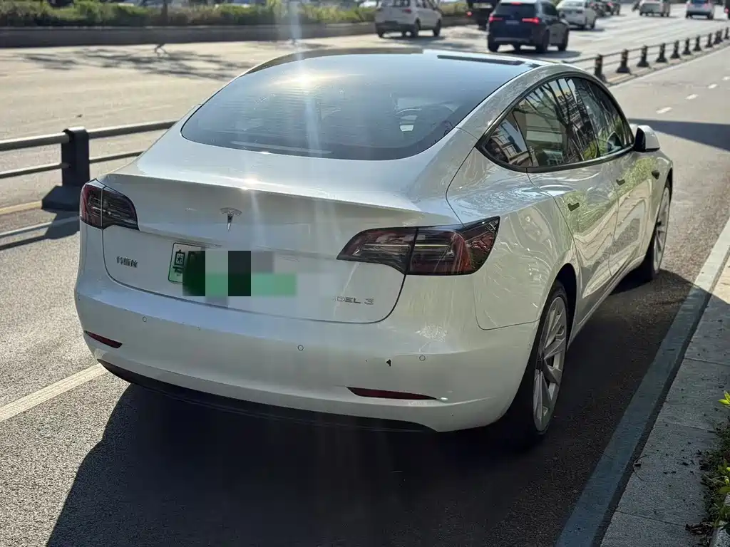 Tesla Model 3 — фото 9