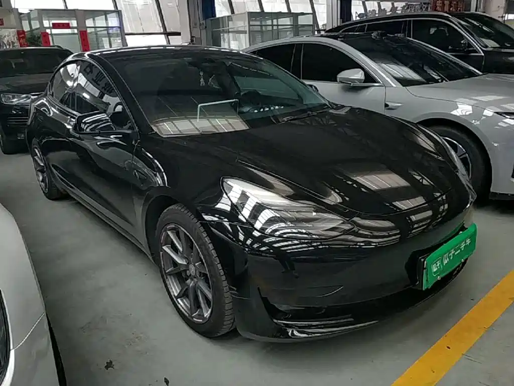 Tesla Model 3 — фото 4