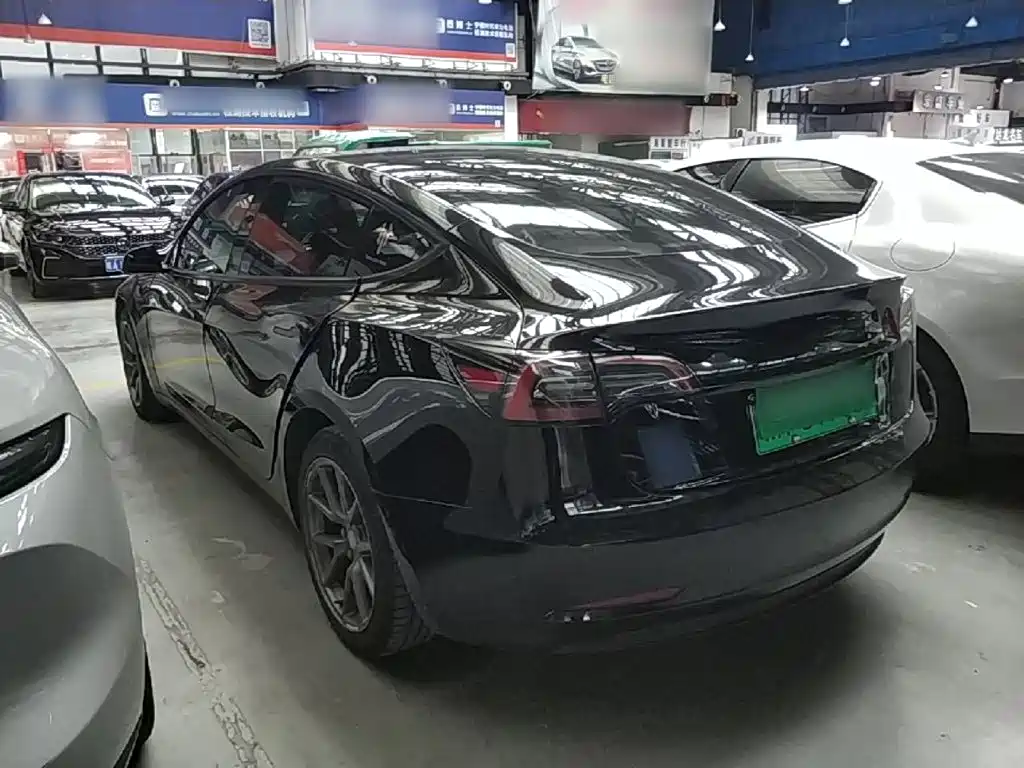 Tesla Model 3 — фото 5