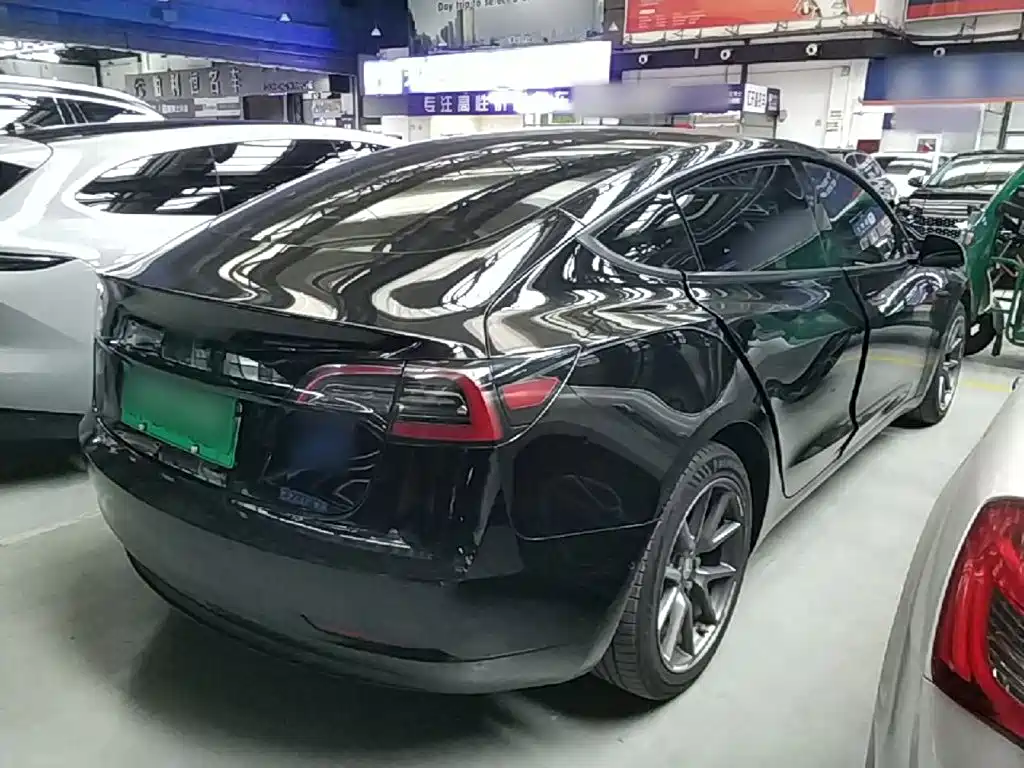 Tesla Model 3 — фото 7