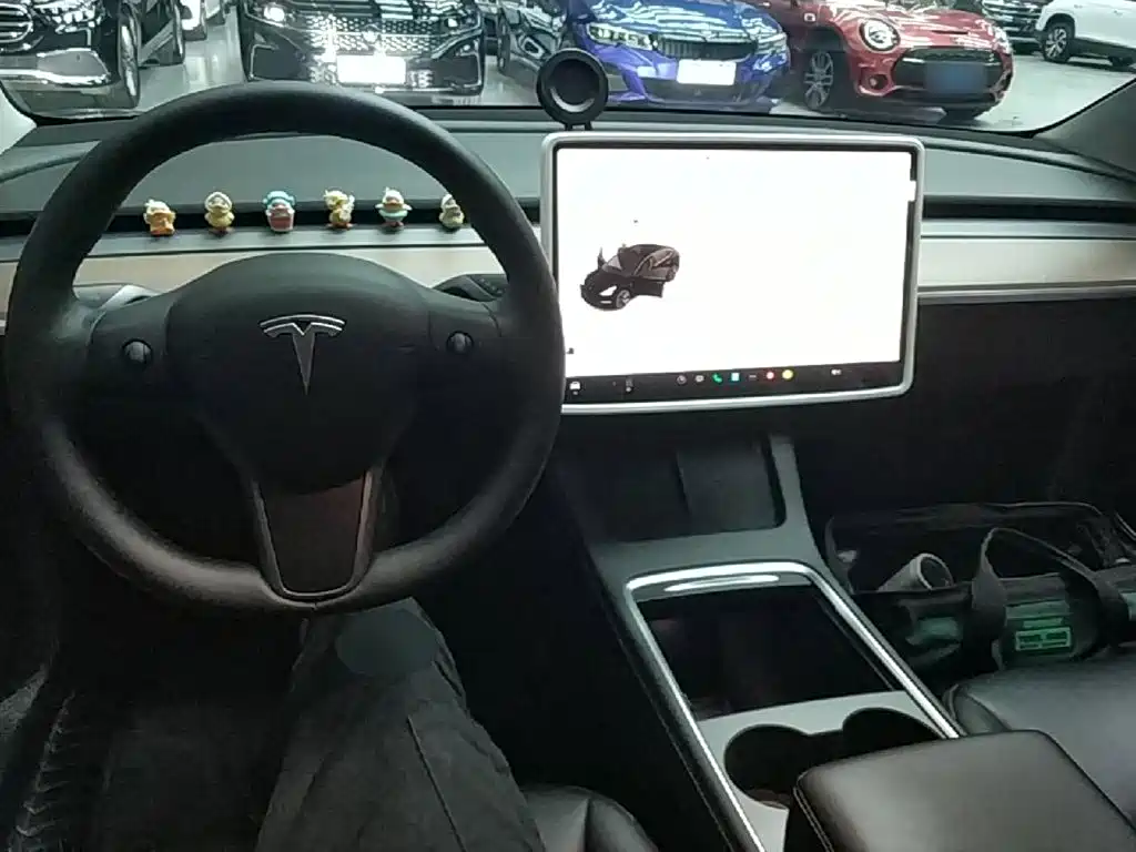Tesla Model 3 — фото 10