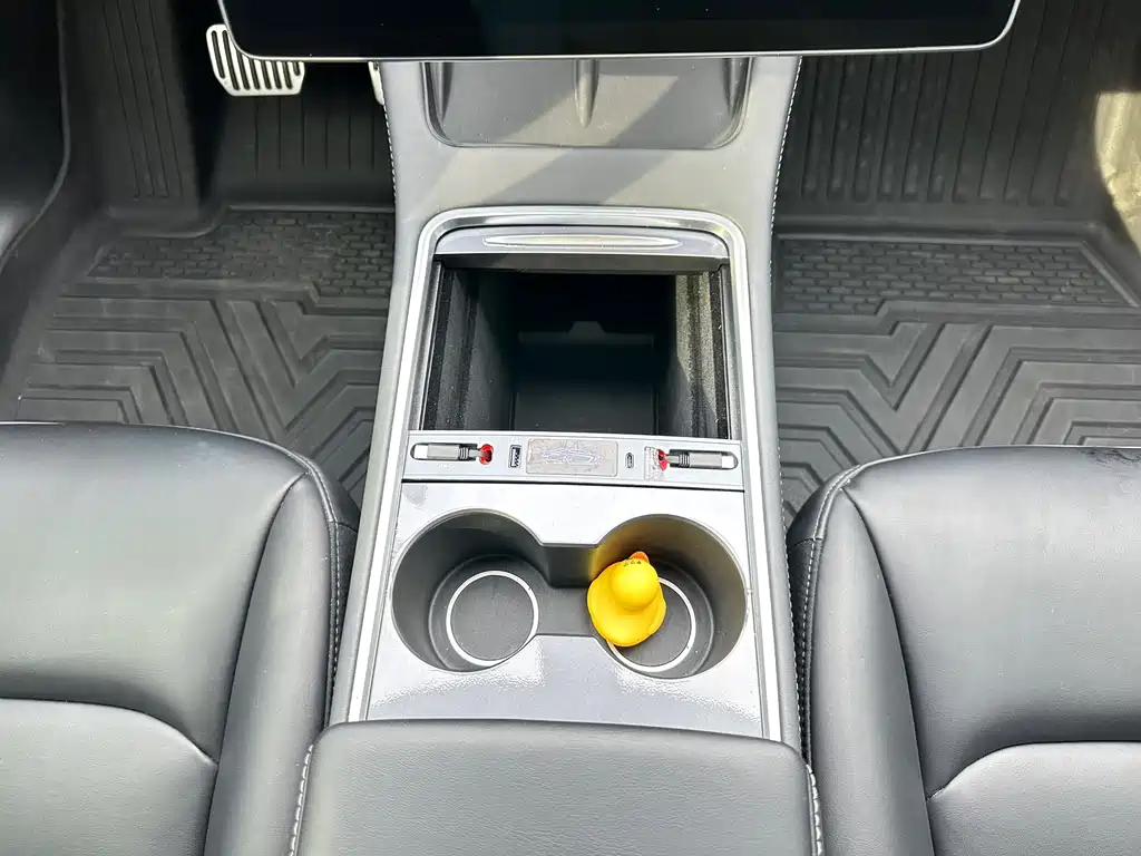 Tesla Model Y — фото 17