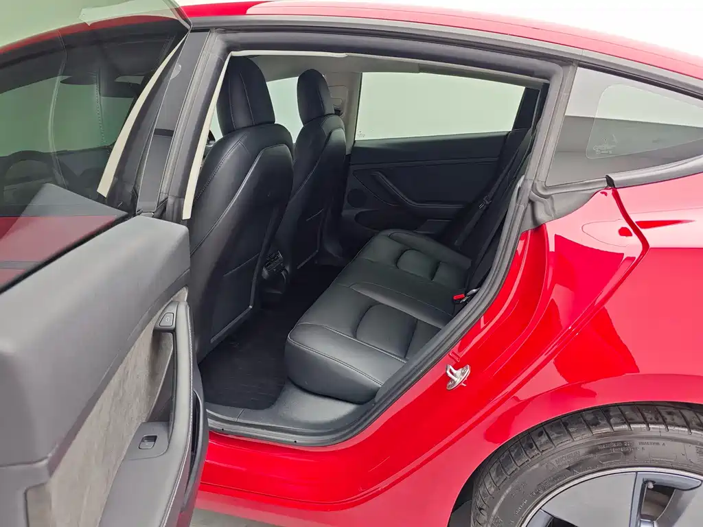 Tesla Model 3 — фото 13