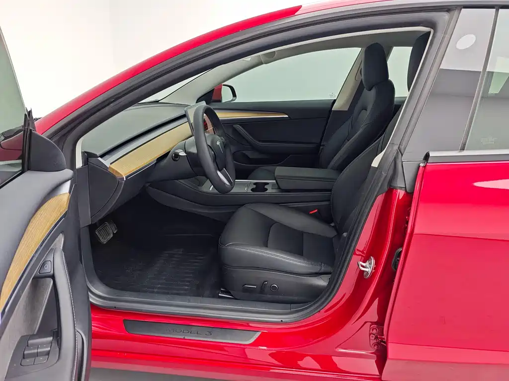 Tesla Model 3 — фото 14