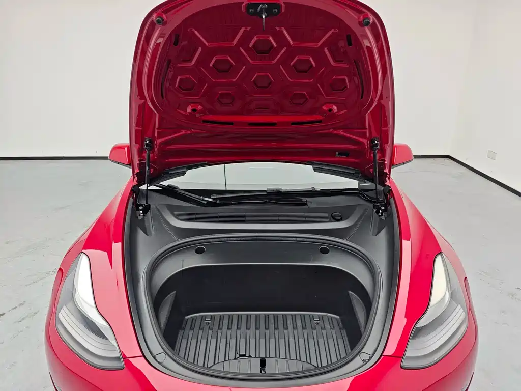 Tesla Model 3 — фото 17