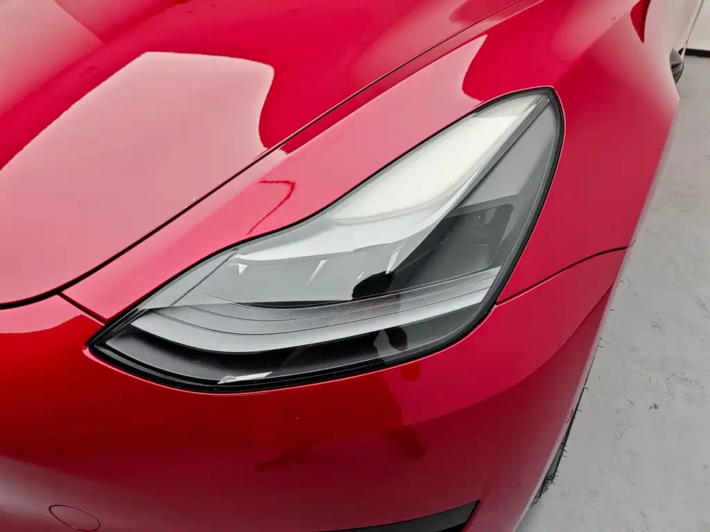 Tesla Model 3 — фото 18